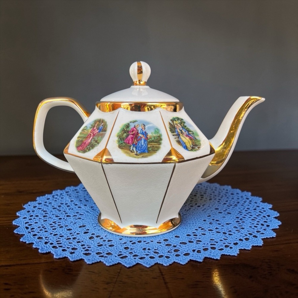 VTG Gibsons Staffordshire England EUROPA Courting Couple Faceted Teapot Gold